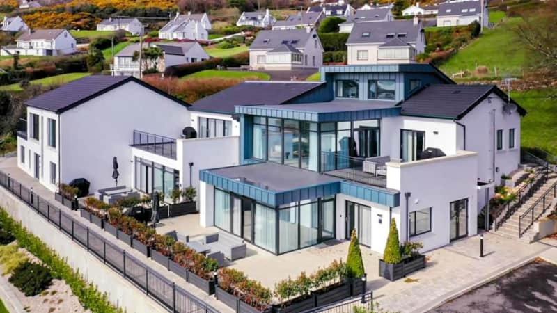 Bayview Luxury 3 Bedroom Apartment First Floor Downings Exterior photo