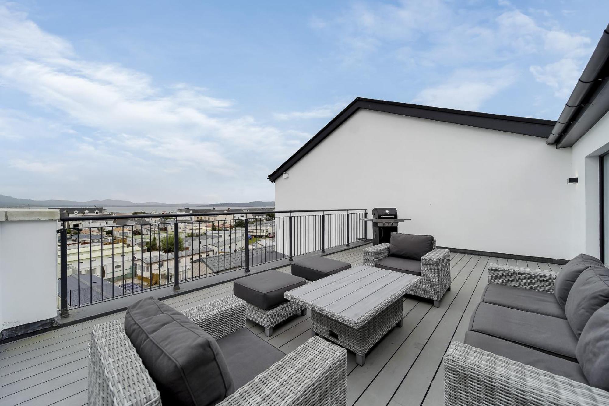 Bayview Luxury 3 Bedroom Apartment First Floor Downings Exterior photo