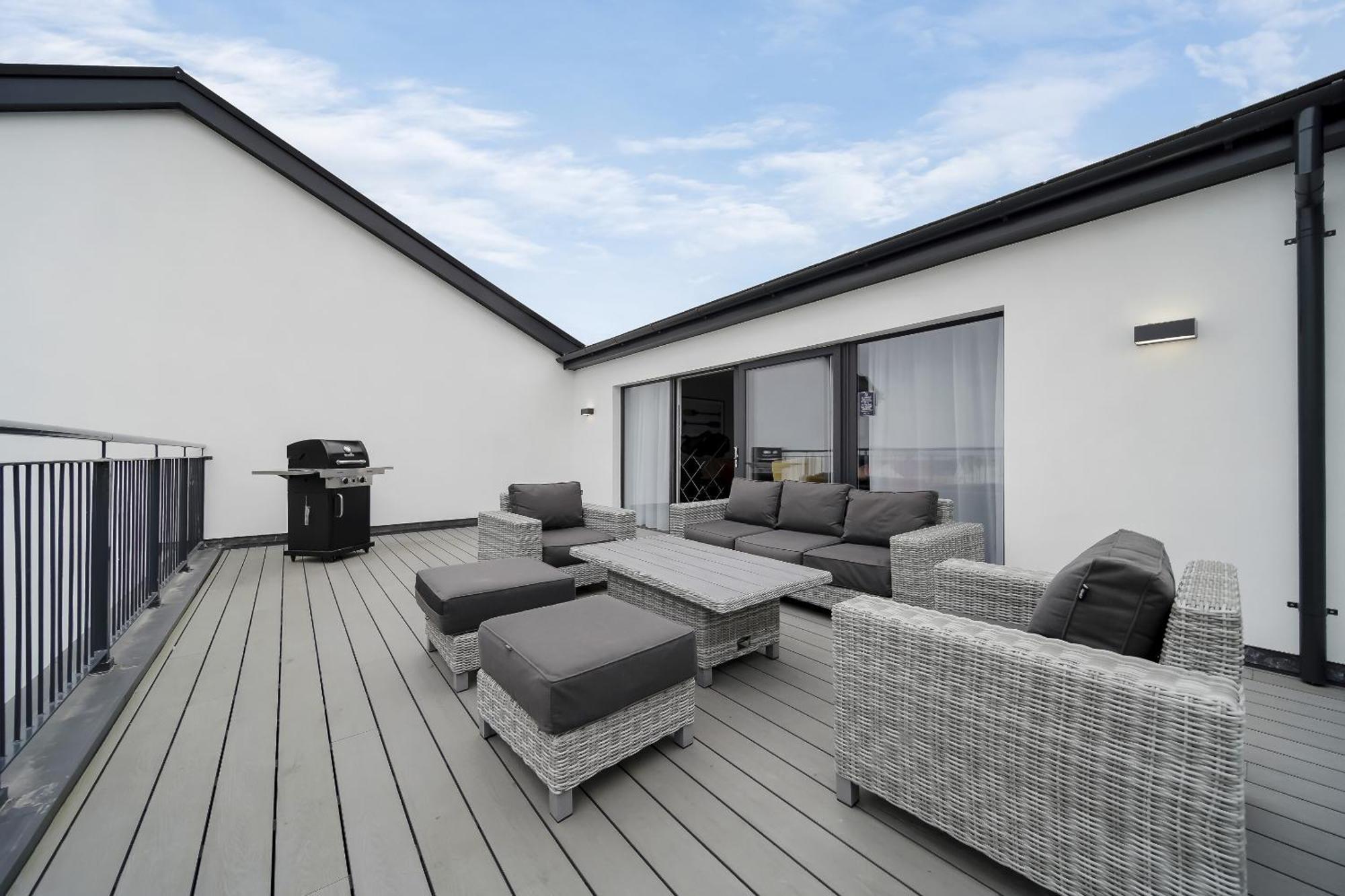 Bayview Luxury 3 Bedroom Apartment First Floor Downings Exterior photo